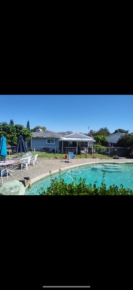 Building Photo - 520 Linford Pl