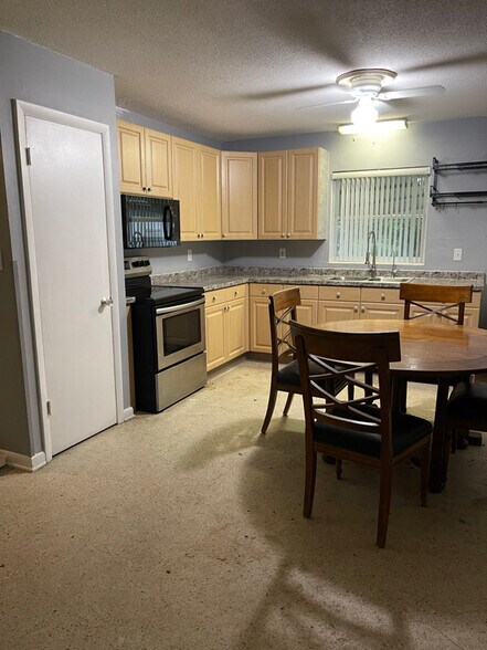 Primary Photo - 2315 Coolidge Rd