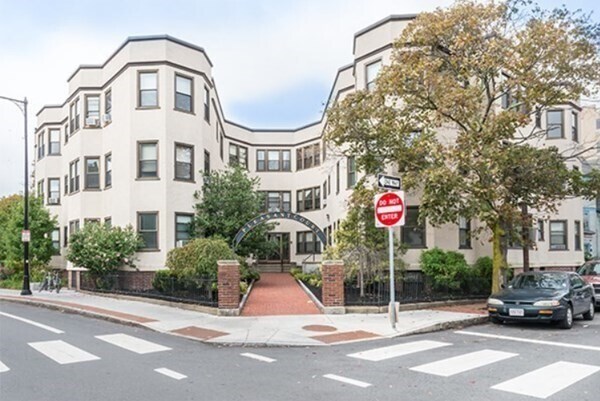 Building Photo - 22 Pleasant St