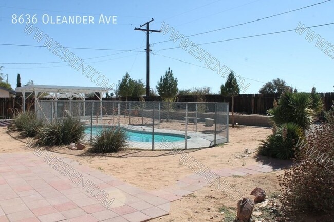 Building Photo - 8636 Oleander Ave