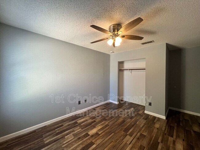 Building Photo - 7904 Fox Chase Dr