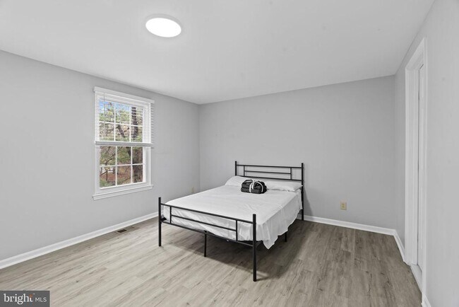 Building Photo - 70 Dorchester Cir