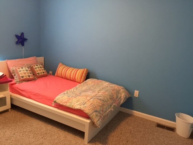 Building Photo - Beautiful 4 Bedroom house in Marlborough!