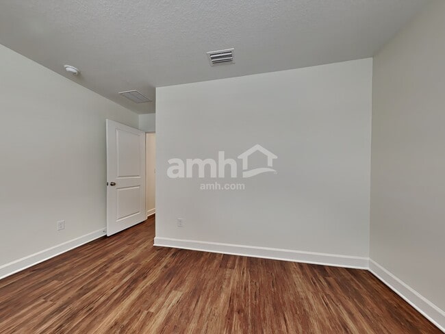 Building Photo - 1019 Tan Tara Trl