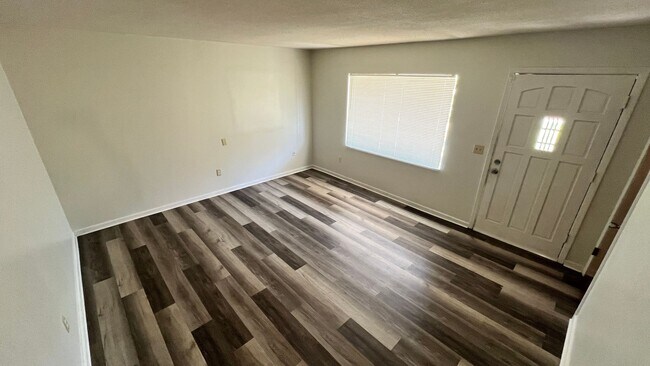 Building Photo - Beautiful 3 Bedroom, 1.5 Bathroom Home in Deland!!