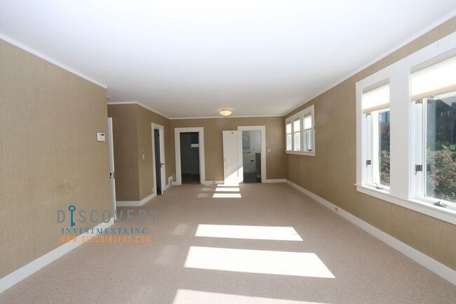 Building Photo - Traditional Six Bedroom Home with Exceptional SF Bay Views with In Law Unit