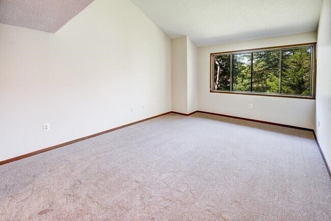 Building Photo - 296 Brown Bear Crossing
