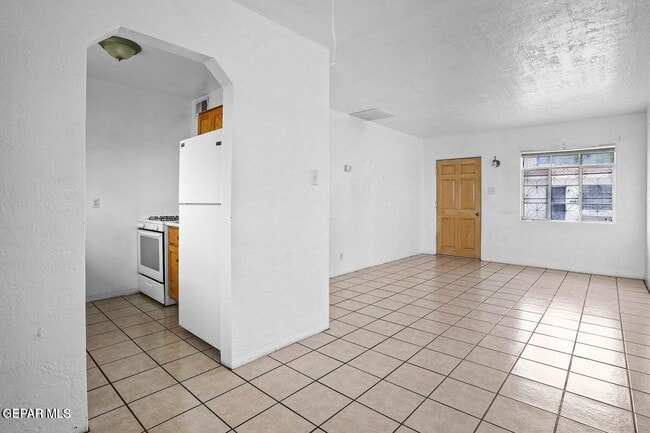 Building Photo - 2821 Fort Blvd