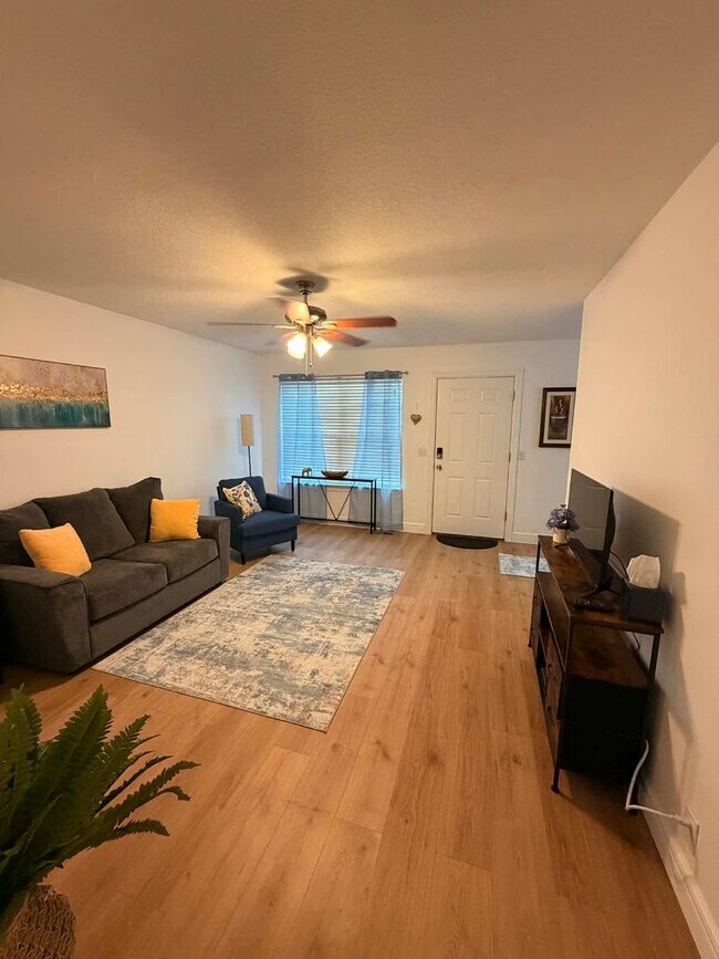 Building Photo - 2121 S Kentucky Ave