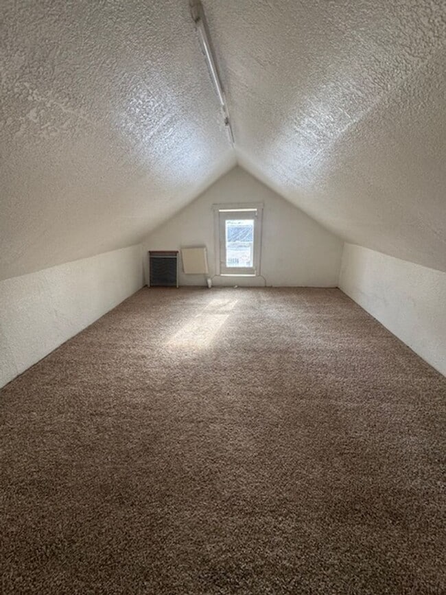 Building Photo - 619 3rd St