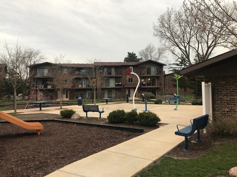 Building Photo - 2512 Waterbury Dr