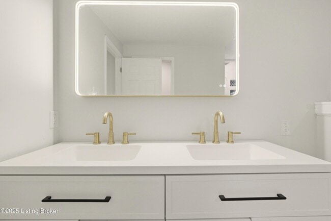 Building Photo - 702 Gheens Ave