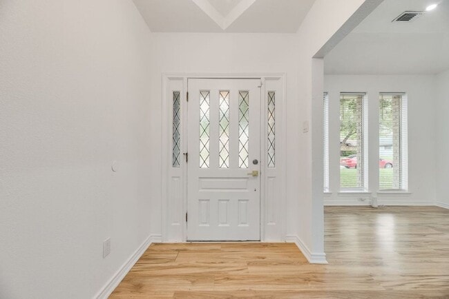 Building Photo - Spacious updated East Dallas home with open layout, flex suite, and easy access to White Rock Lake