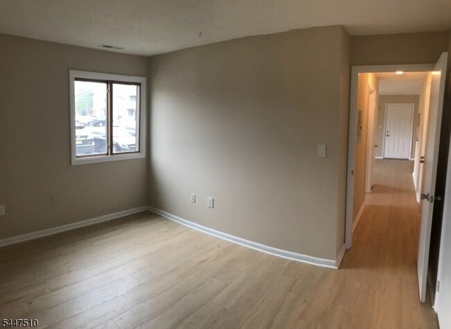 Building Photo - 4811 Ravens Crest Dr