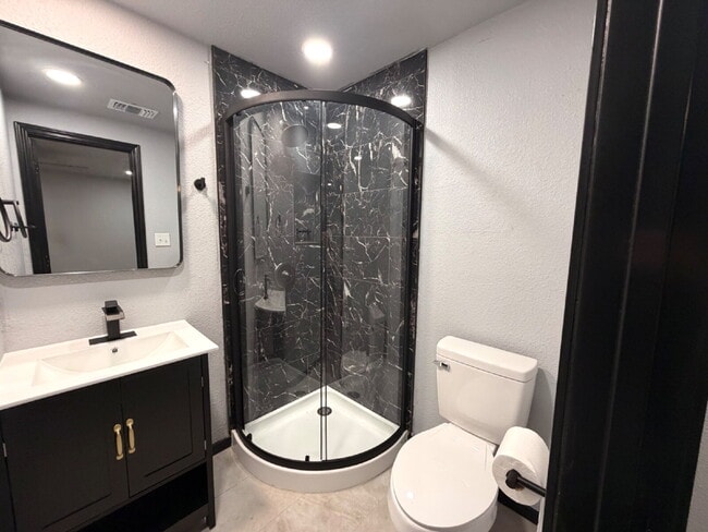 Building Photo - Move in Special, $500 off first full month of rent!