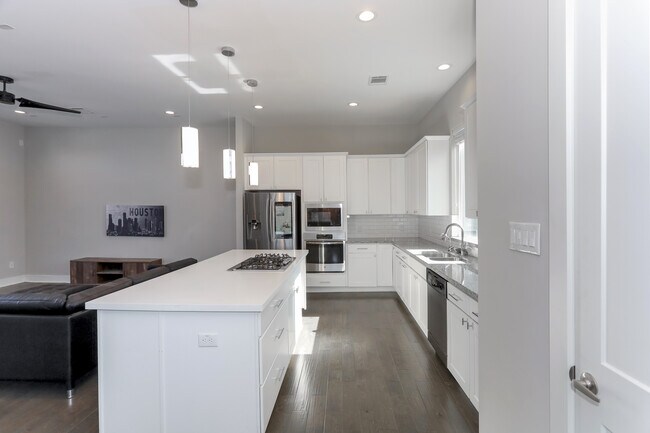 Kitchen - 3107 Saint Charles St