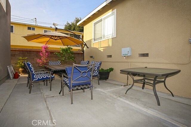 Building Photo - 3238 Montrose