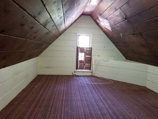 Building Photo - Adorable storybook studio cottage