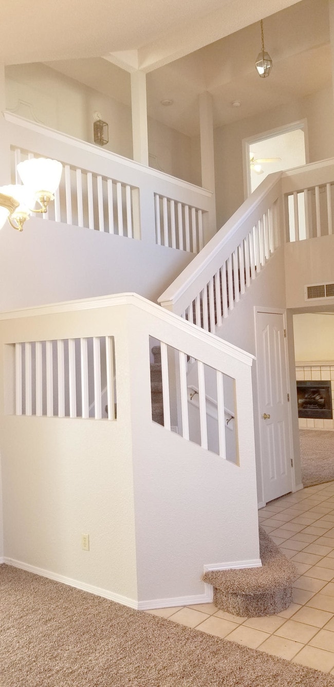 Building Photo - 6928 Crown Ridge Dr