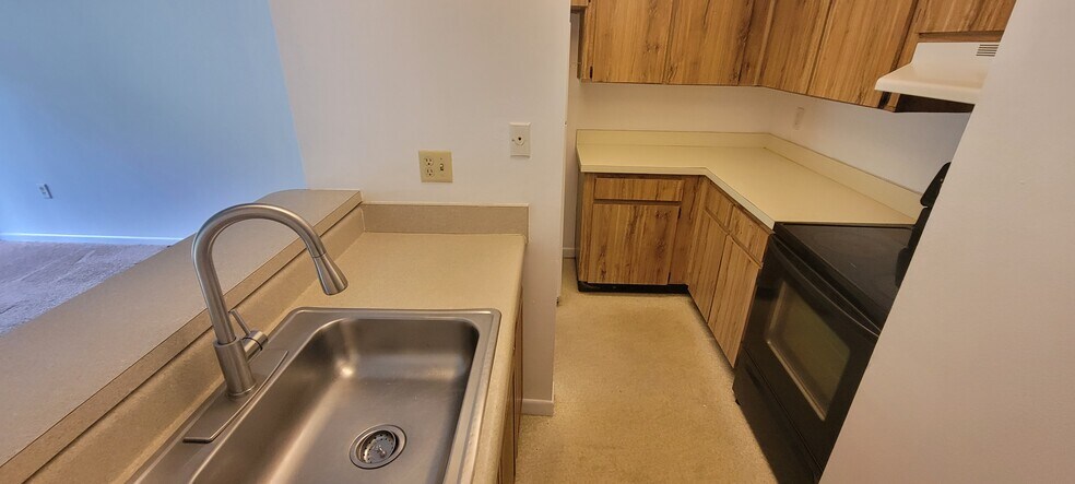 KITCHEN - 140 Orchid Woods Ct