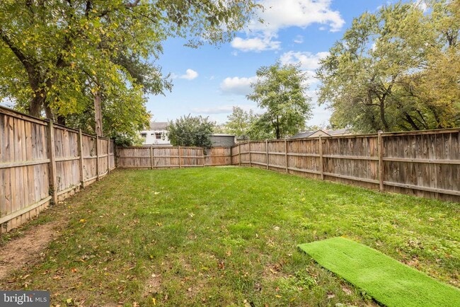 Building Photo - 5820 Fifer Dr