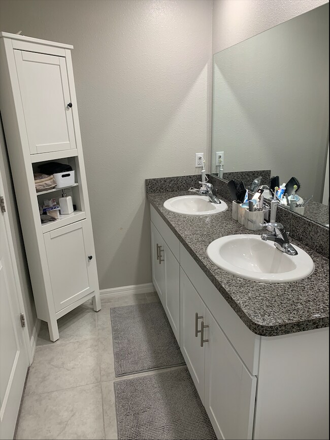 Building Photo - 13335 Crest Lake Dr