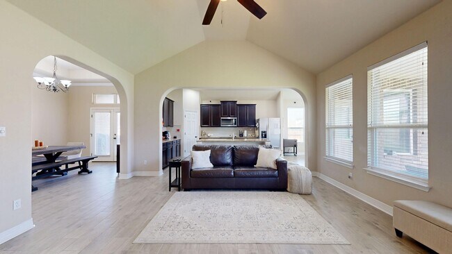 Building Photo - Spacious 4-bedroom, 2.5 bath, 3 car garage...
