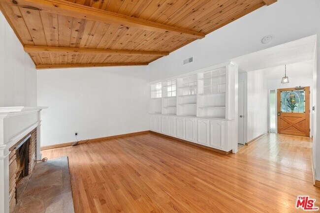 Building Photo - 5824 Laramie Ave