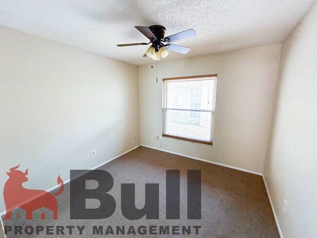 Building Photo - 1066 Las Cruces Dr