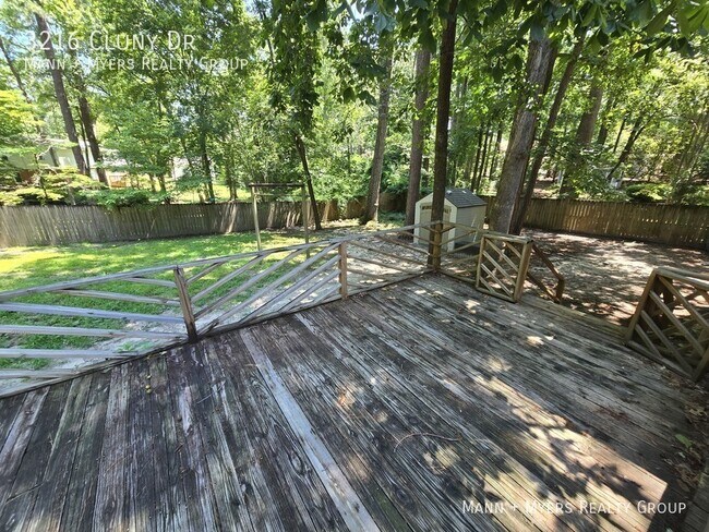 Building Photo - 3216 Cluny Dr