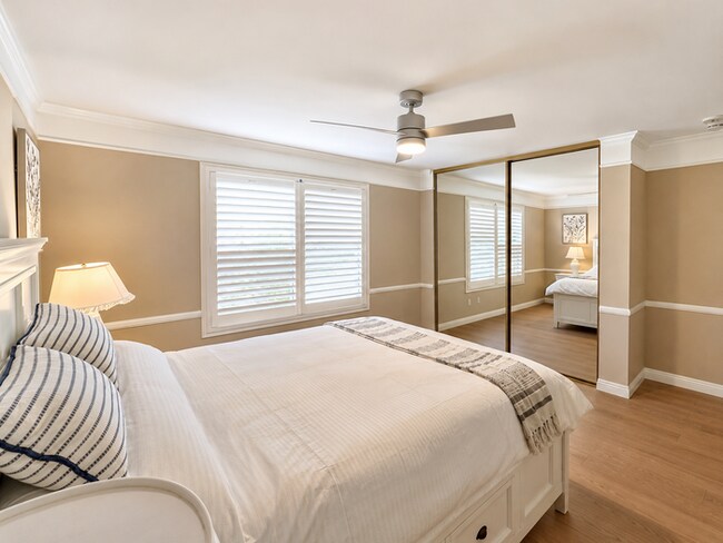 Building Photo - Furnished 4BR + Office | Putting Green Yard