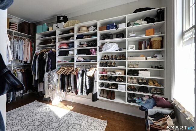 Building Photo - 30 Narrow St