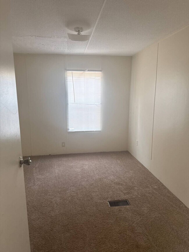 Building Photo - 30 Westgate Cir