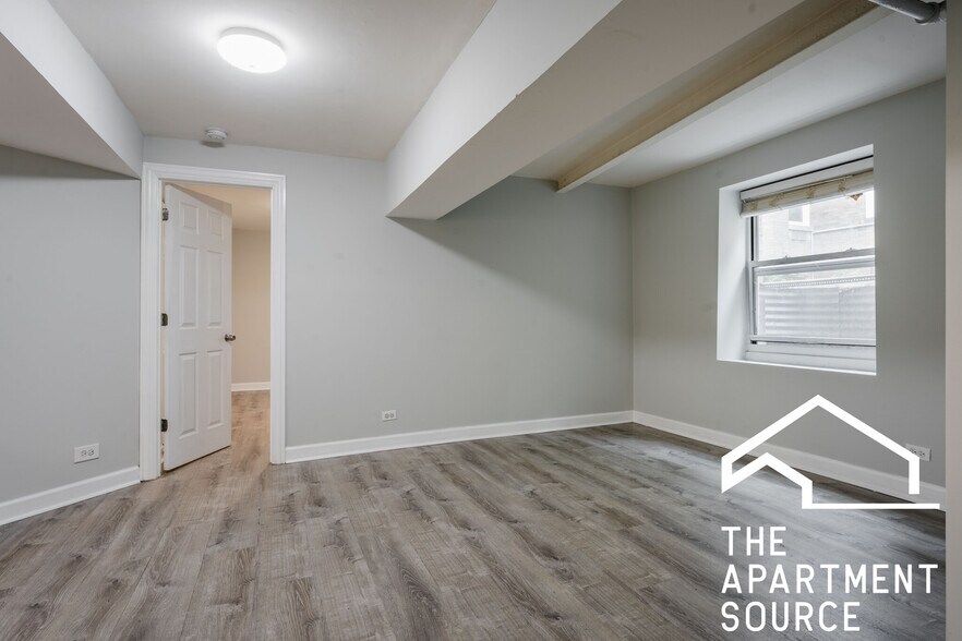 Building Photo - 5043 N Damen Ave