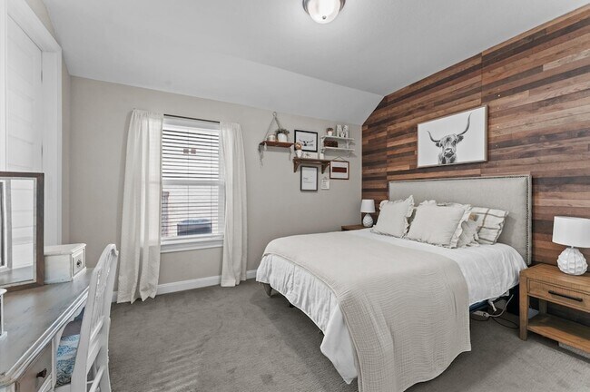 Building Photo - 2185 Woodland Pine Dr