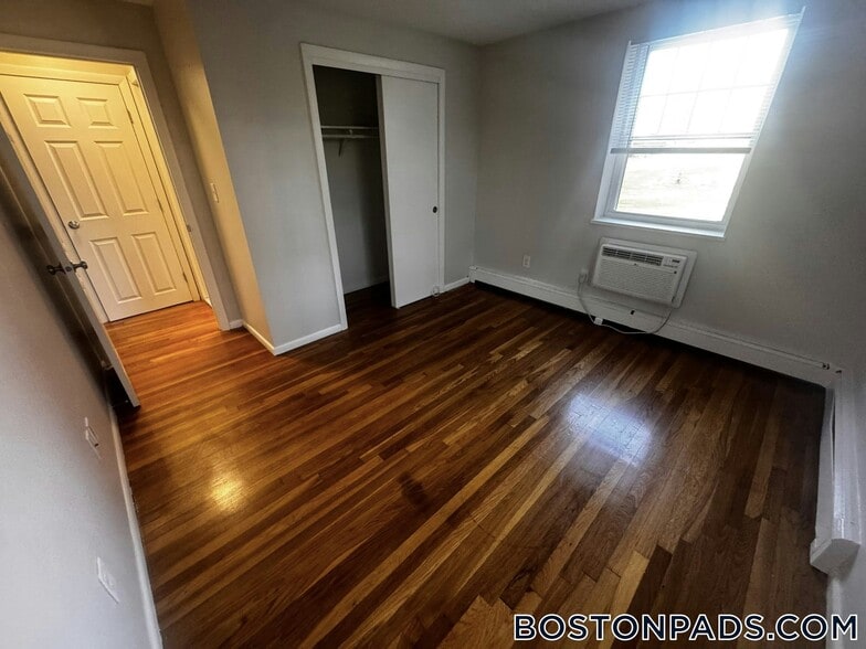 Building Photo - 52 Mill St