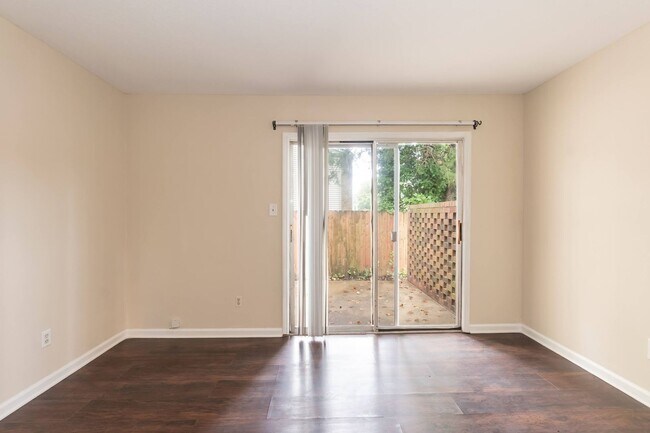 Building Photo - Two Bedroom End Unit Home!