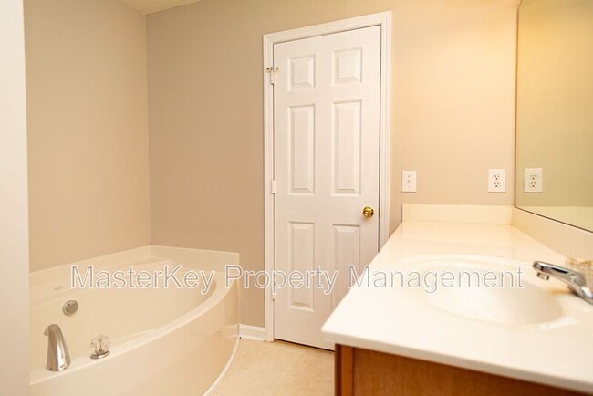 Building Photo - 7144 Great Laurel Dr
