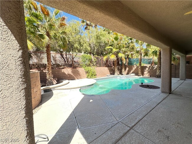 Building Photo - 1033 Puerta Del Sol Dr