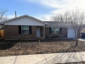 Building Photo - 1020 Daniels Dr