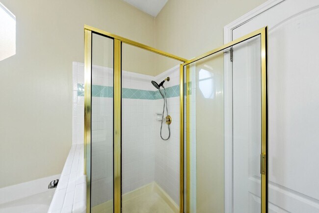 Building Photo - Spacious Cul De Sac Location Surrounded by...