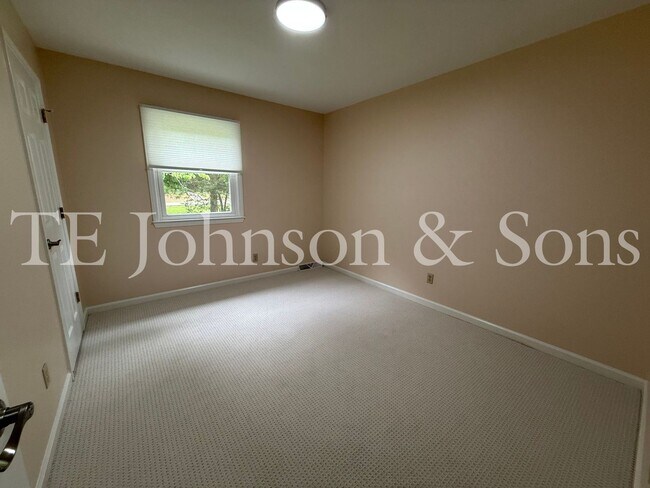 Building Photo - 3 Bedroom Close to Mt. Tabor