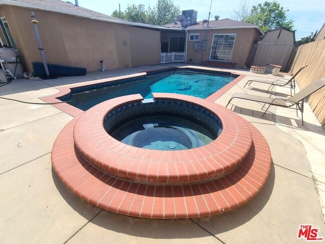 Building Photo - 18133 Lull St