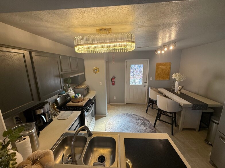 Building Photo - 6490 Paseo del Sol