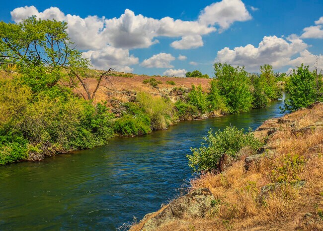 Building Photo - 1915 W Mulhuland Ct