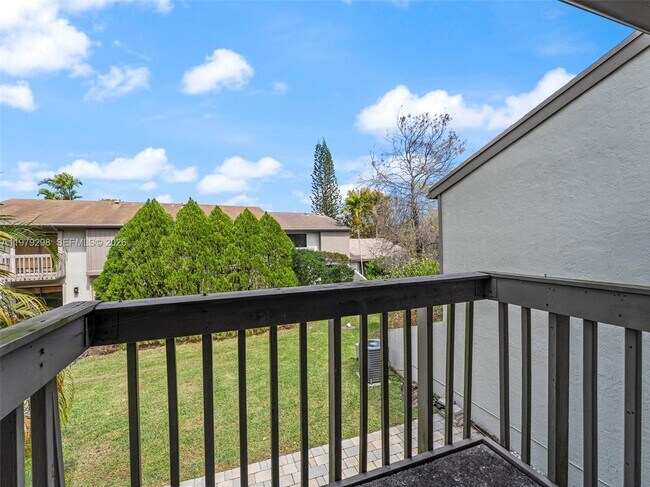 Building Photo - 10548 SW 112th Ave