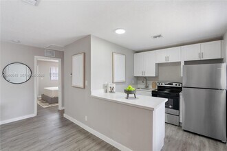 Building Photo - 322 SW 14th St