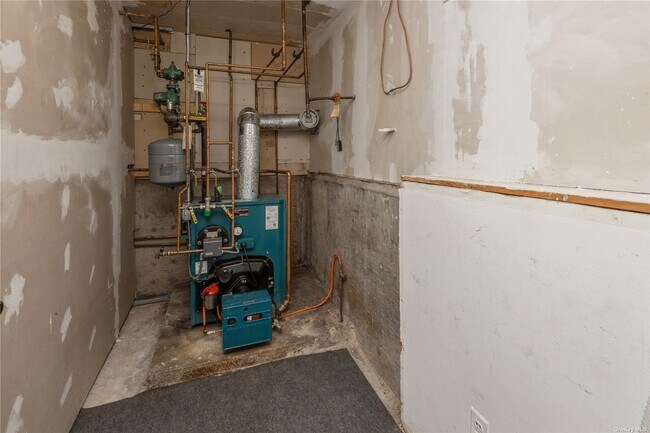 Building Photo - 7 Brookside Dr