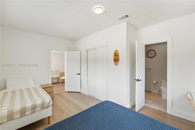 Building Photo - 10801 Peachtree Dr