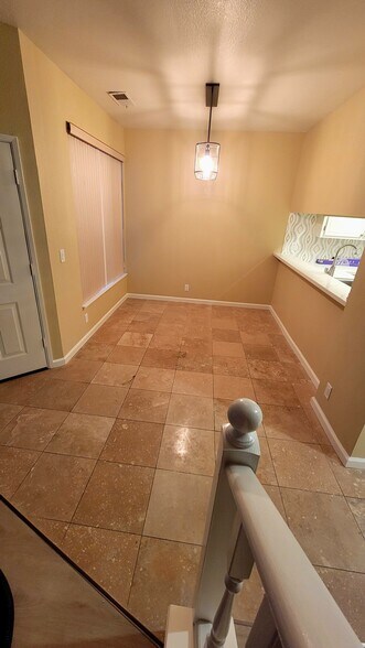 Building Photo - 119 Commodore Dr